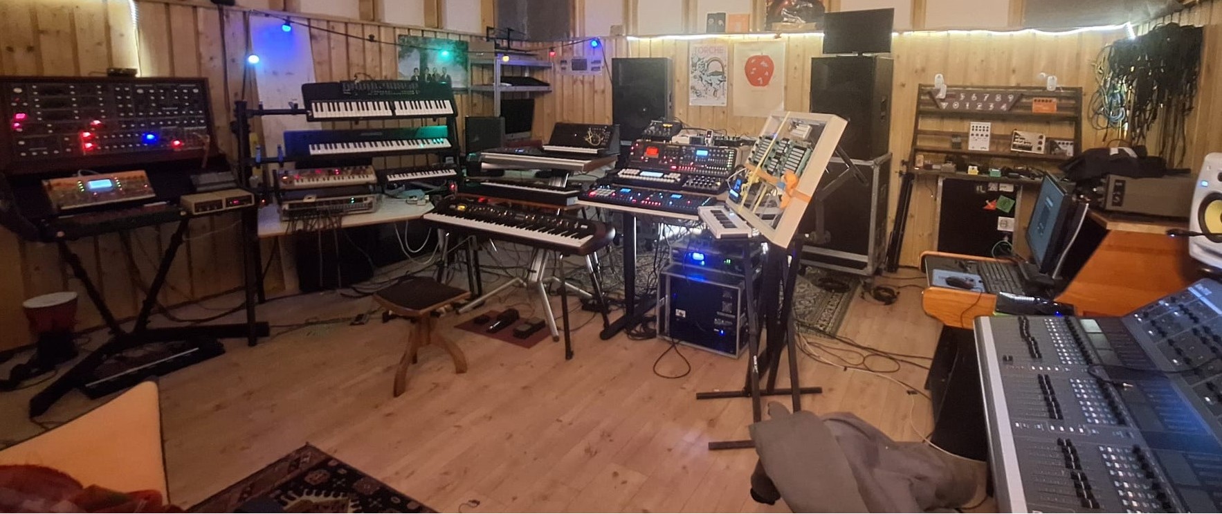 Alpha Basements Synthesyzer Room
